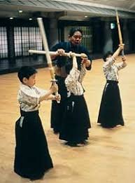 太阳报走访出售原味球衣公司的仓库：汗臭味强烈却不令人反感